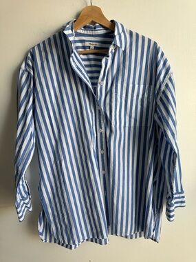 Madewell Women’s The Signature Oversized Button Down Shirt in French Blue Poplin